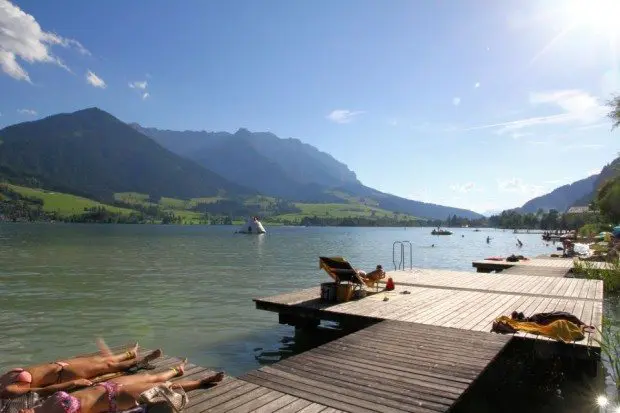Walchsee Sonnenbaden Bergsee für Familien