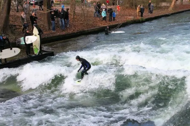 Eisbachwelle München Surfer Surfer Eisbach München