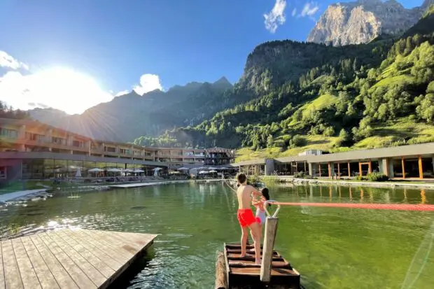 feuerstein nature family resort_badeteich_abendsonne