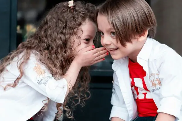 Mode und Schmuck für Kinder _saeed-karimi-JrrWC7Qcmhs-unsplash