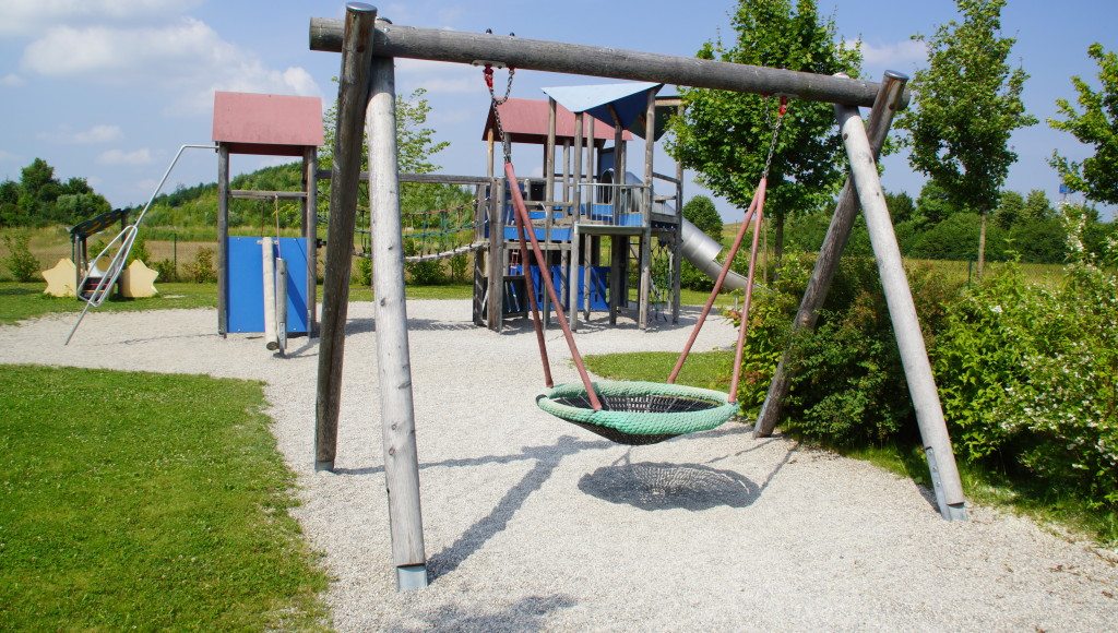 Salmdorf spielplatz Korbschaukel