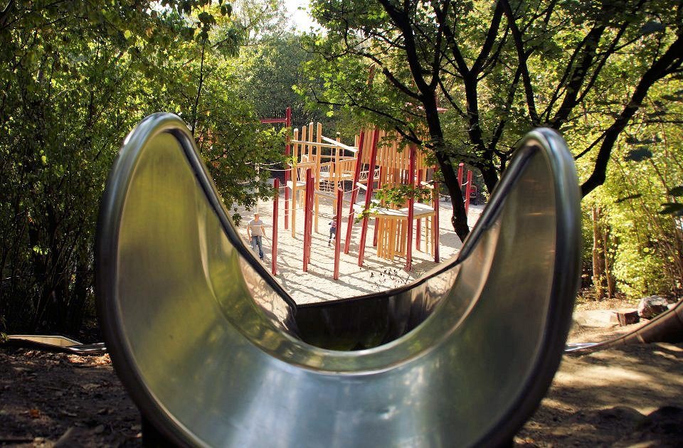 Ostpark Spielplatzmitrutsche Rutsche im Ostpark