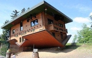Haus auf dem Kopf Wald Wipfel Weg