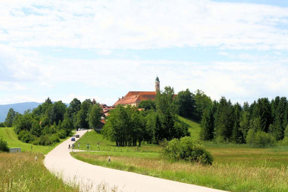 Auf dem Hügel Kloster Reuthberg