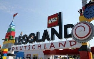 Legologo am Eingang Freizeitpark