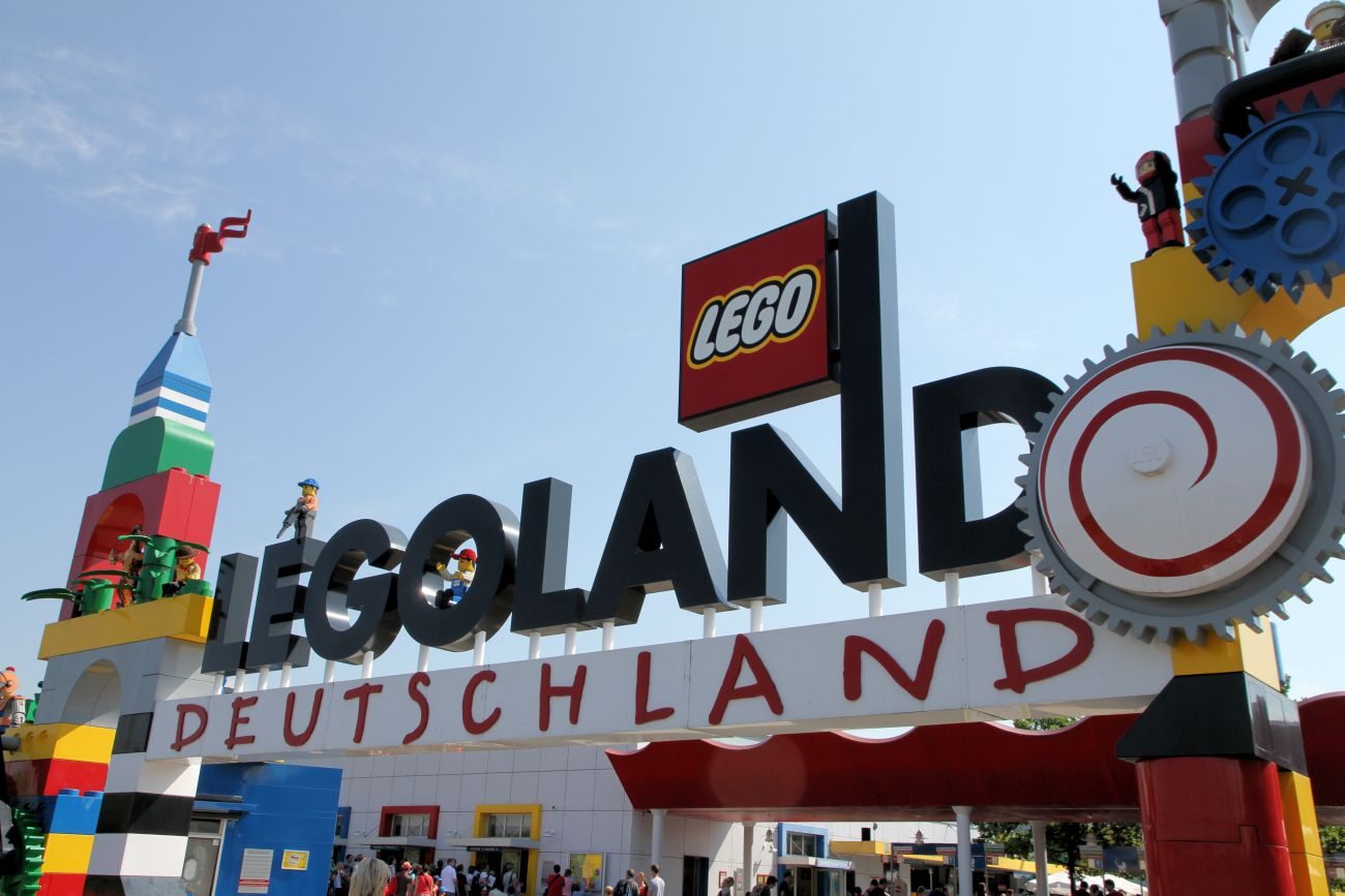 Legologo am Eingang Freizeitpark