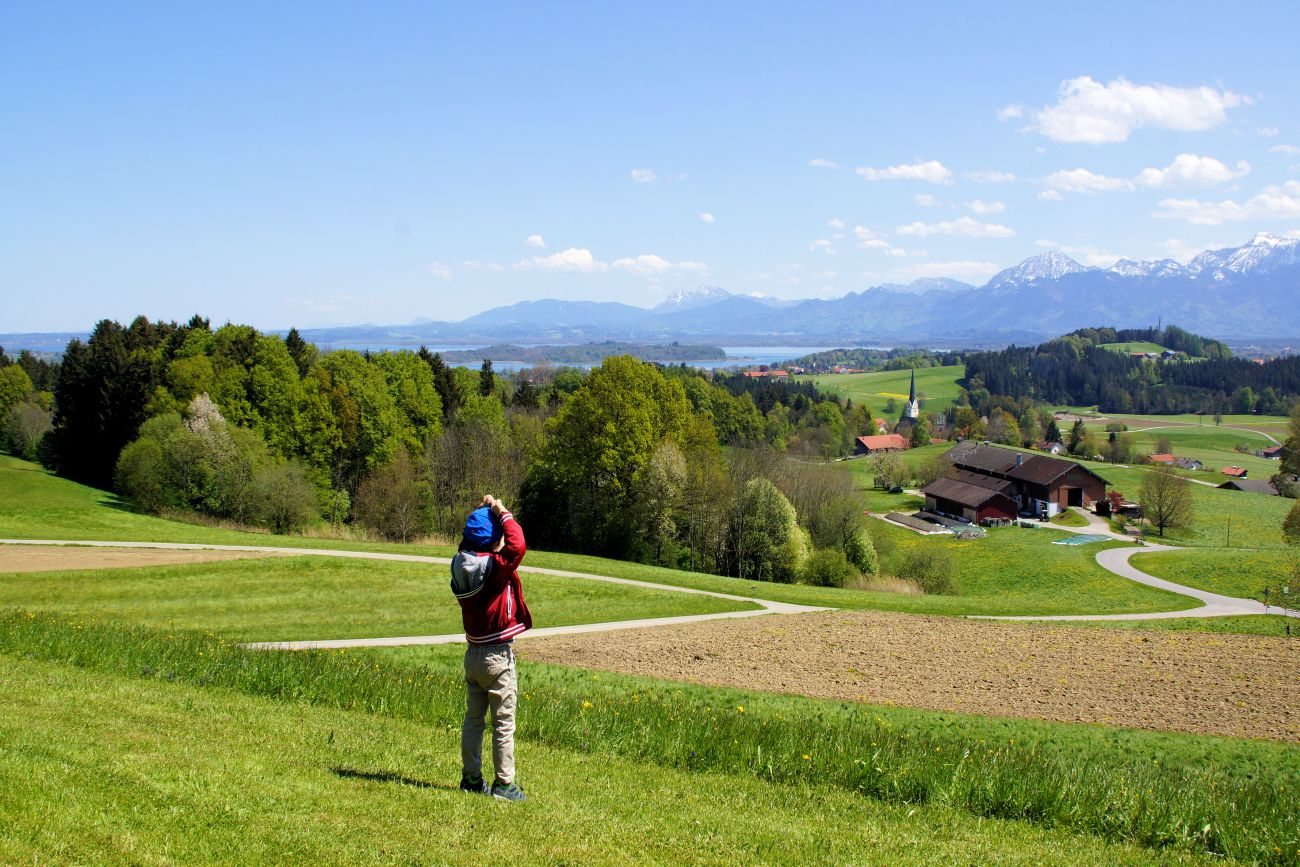 Ratzinger Höhe Kind Aussicht Chiemsee