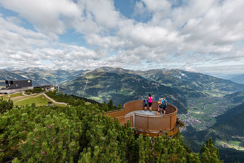 Impressionen kaufbeuren Genießerberg Ahorn mit Greifvogelvorführung und Sinnespfad - Zillertal