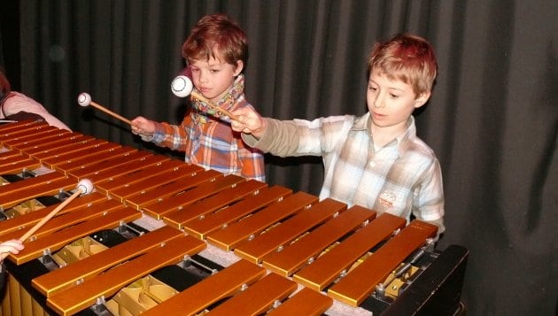 kinder beim musizieren im Gasteig
