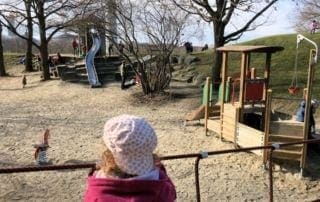 Kind Spielplatz Olympiaark München