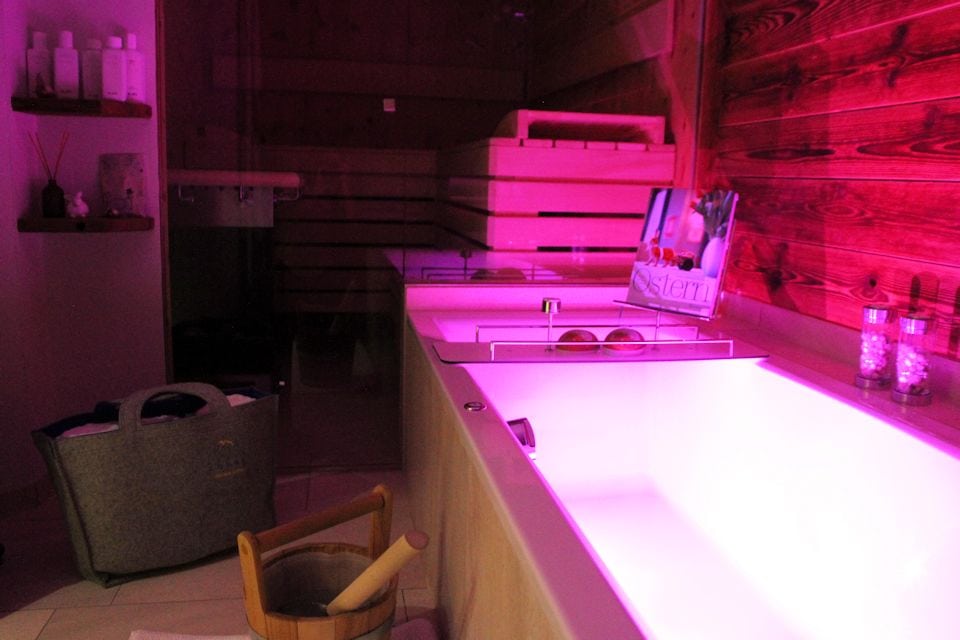 Luxuslodge Sauna Wellnesswbereich-beleuchtet Sauna beleuchtet
