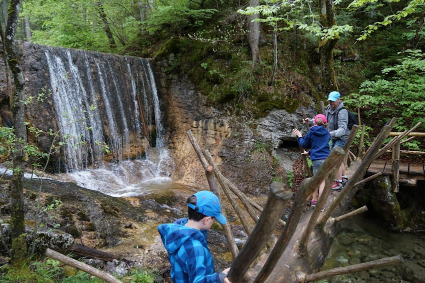 Balancieren am Wasserfall