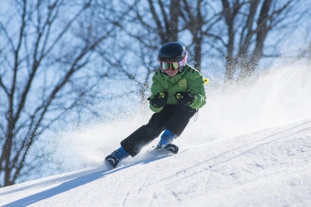 Kind Ski fahren