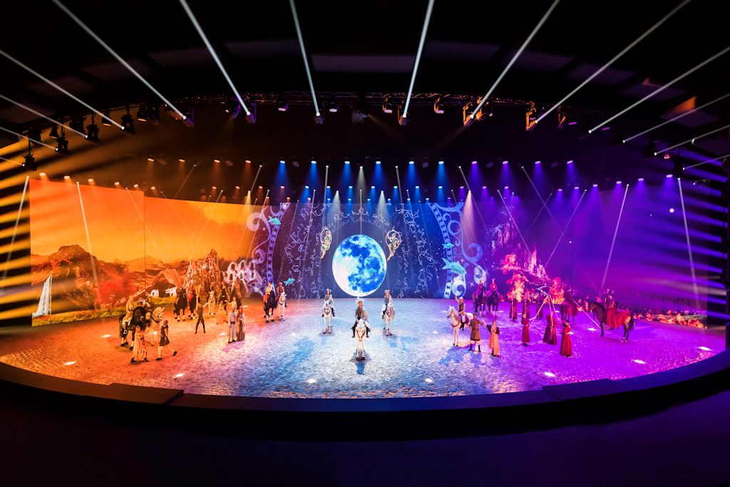 EQUILA-München-Show Reiter und Pferde auf der Bühne Apassionata