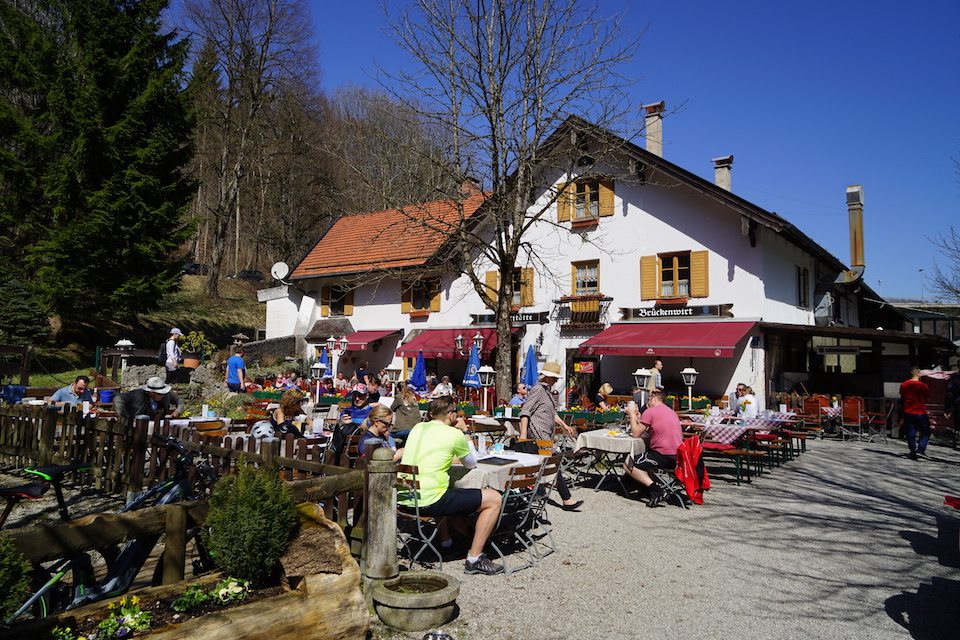 Brueckenwirt-biergarten-ansicht