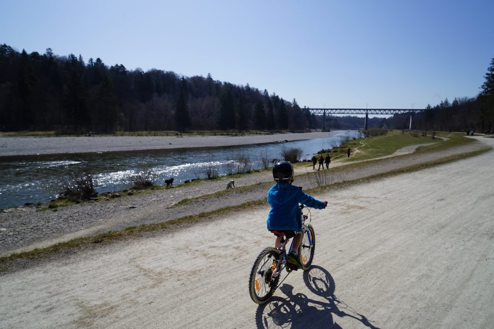 Fahrradweg-Isarauen-Kinderfreundlich