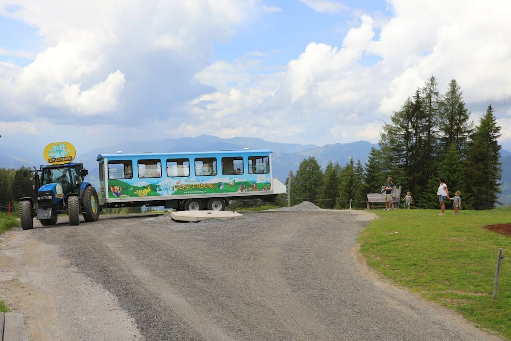 gesiterberg-geisterzug-traktor