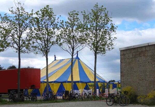 Ein Zirkus Zelt im Riemer Park