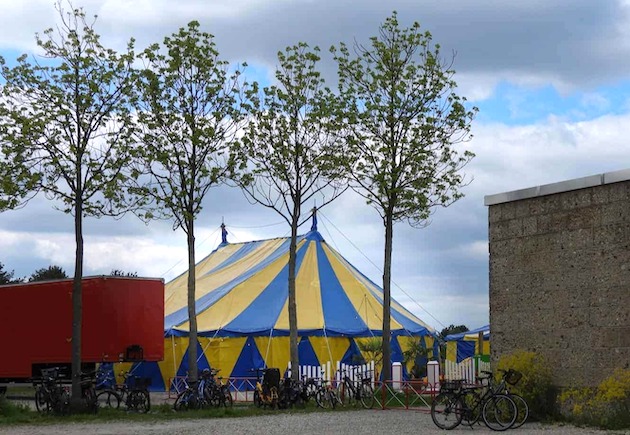 Ein Zirkus Zelt im Riemer Park