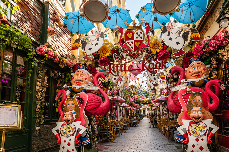athen_alice im wunderland