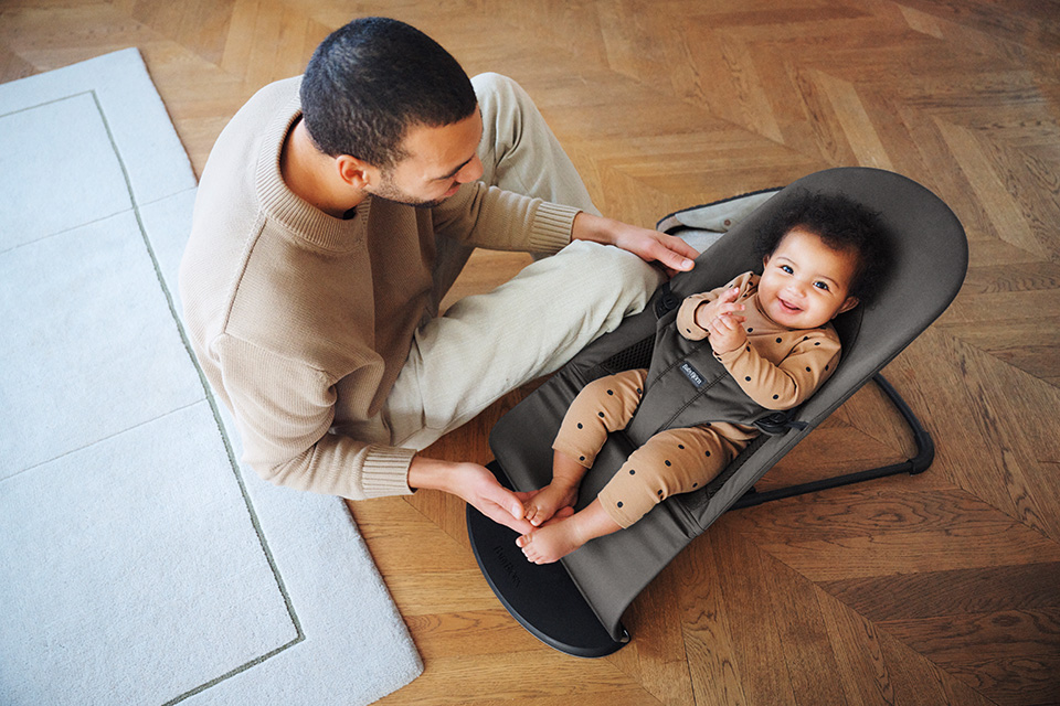 BabyBjörn_005021-bouncer-balance-soft-dark-gray-trifabric-lifestyle-babybjorn_2008